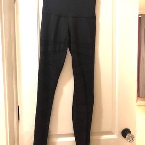 Luluemon Mesh paneled leggings!